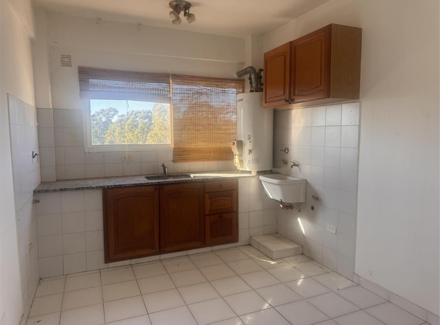 Foto de En alquiler Departamento 3 ambientes con estacionamiento Tandil, imagen 1