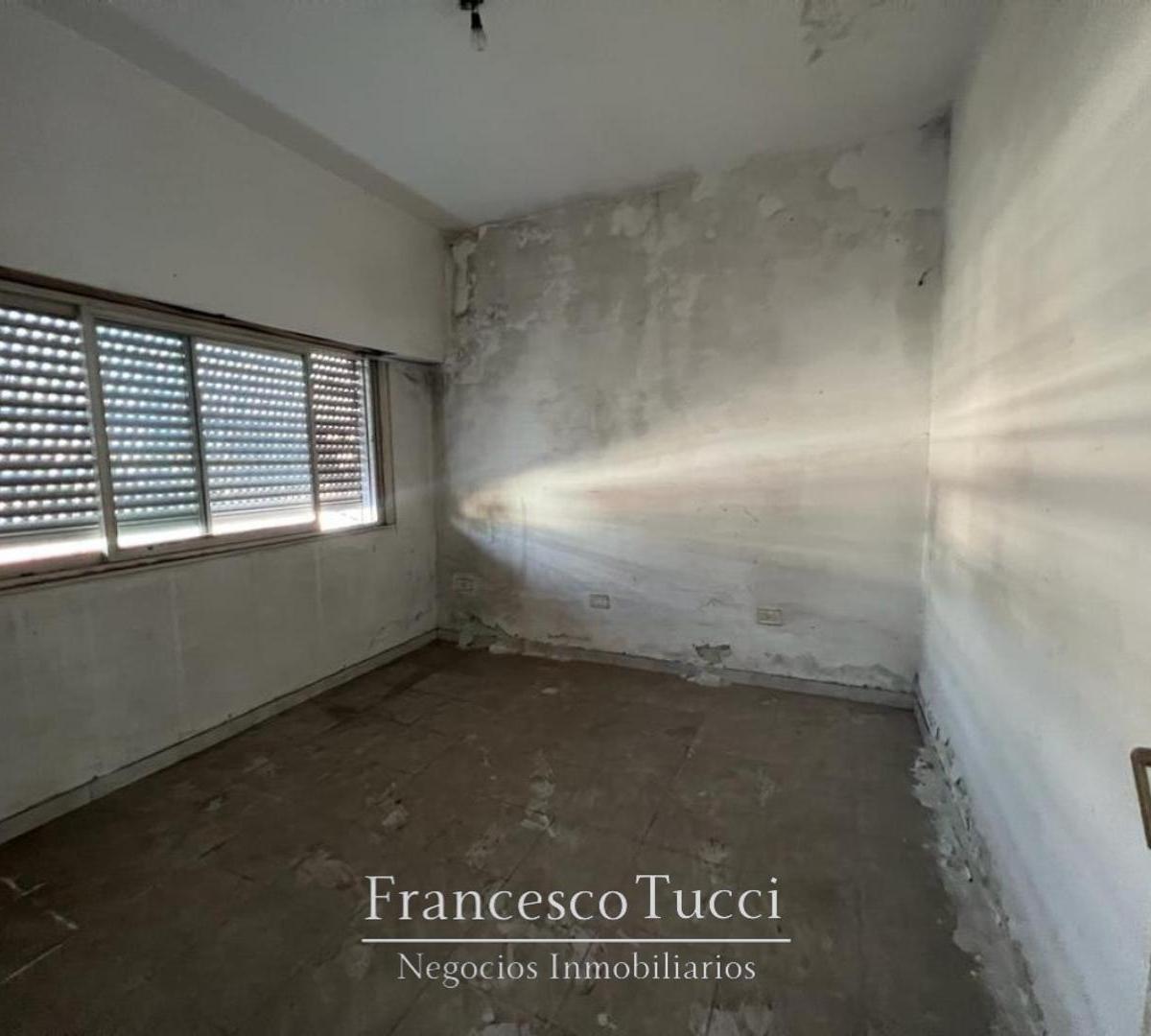 Galpón con Vivienda en Venta Para Reciclar en Haedo 2