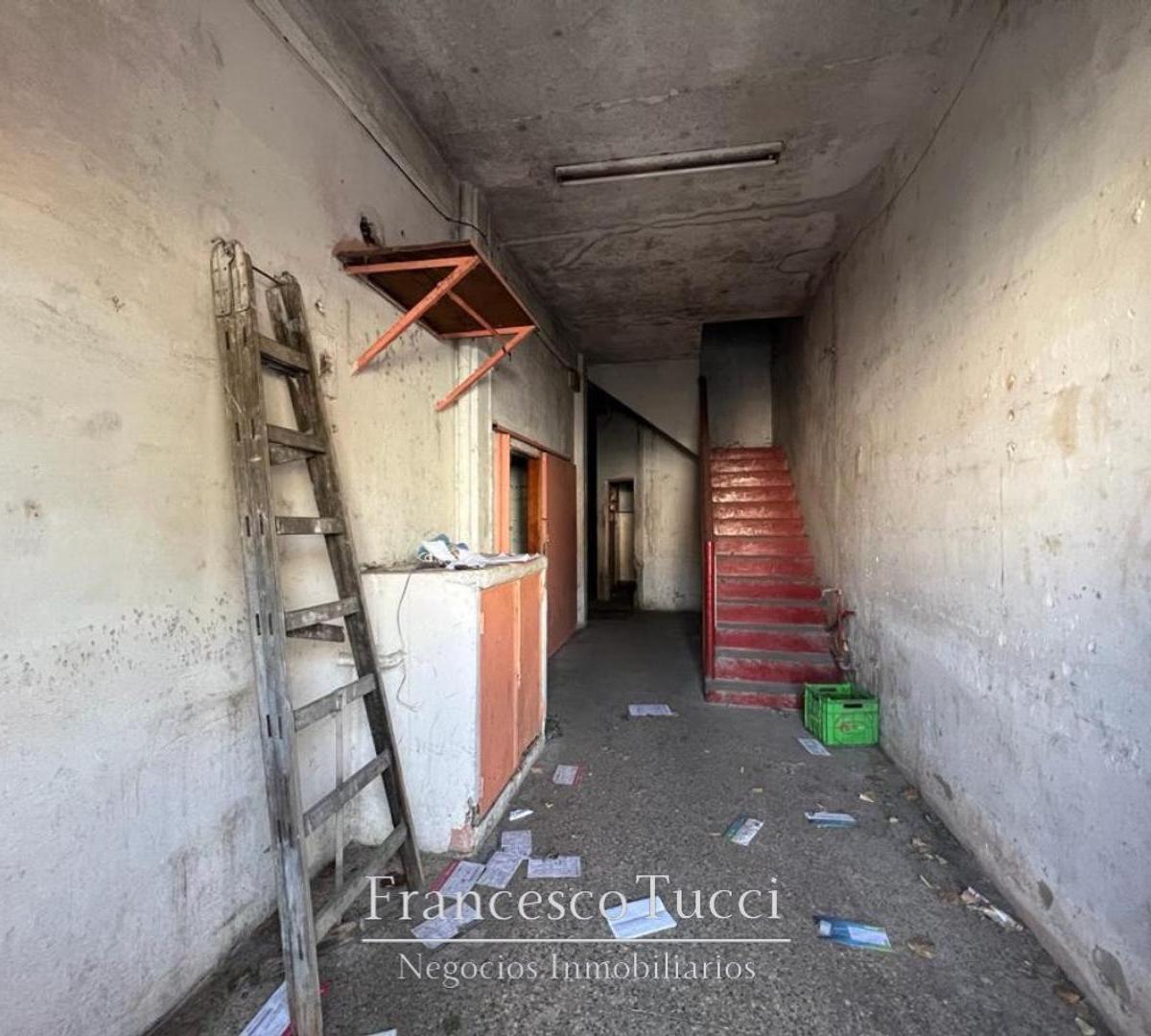 Galpón con Vivienda en Venta Para Reciclar en Haedo 1