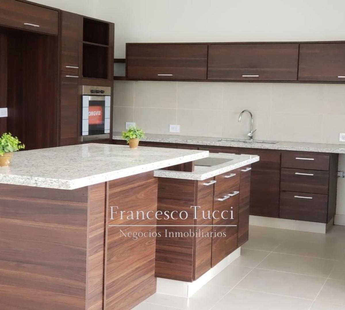 Casa en venta 6 ambientes Terravista