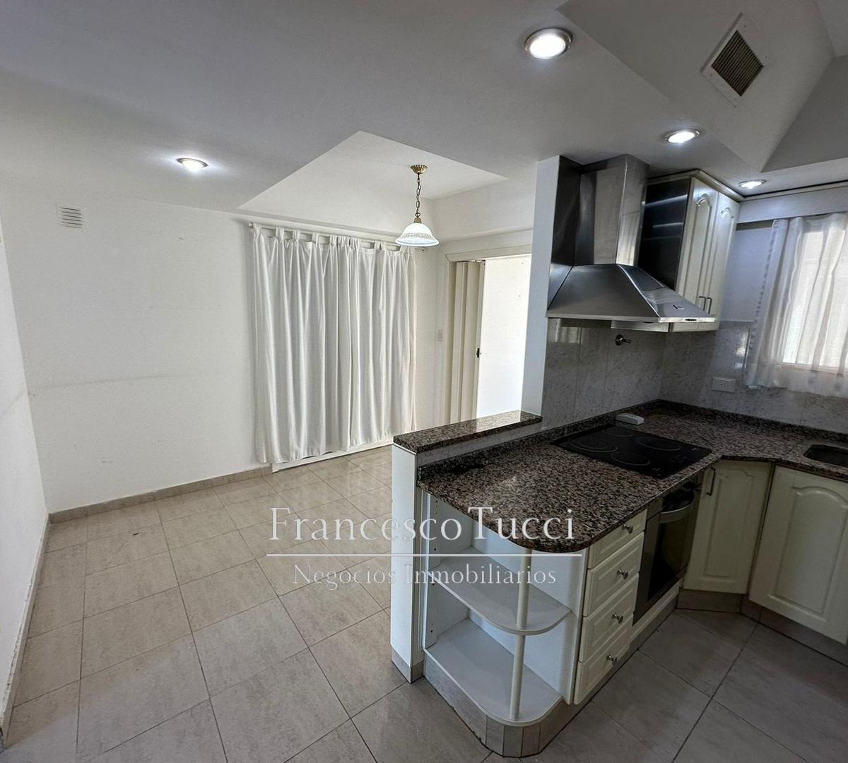 Casa en venta 4 ambientes Banco Provincia lote central