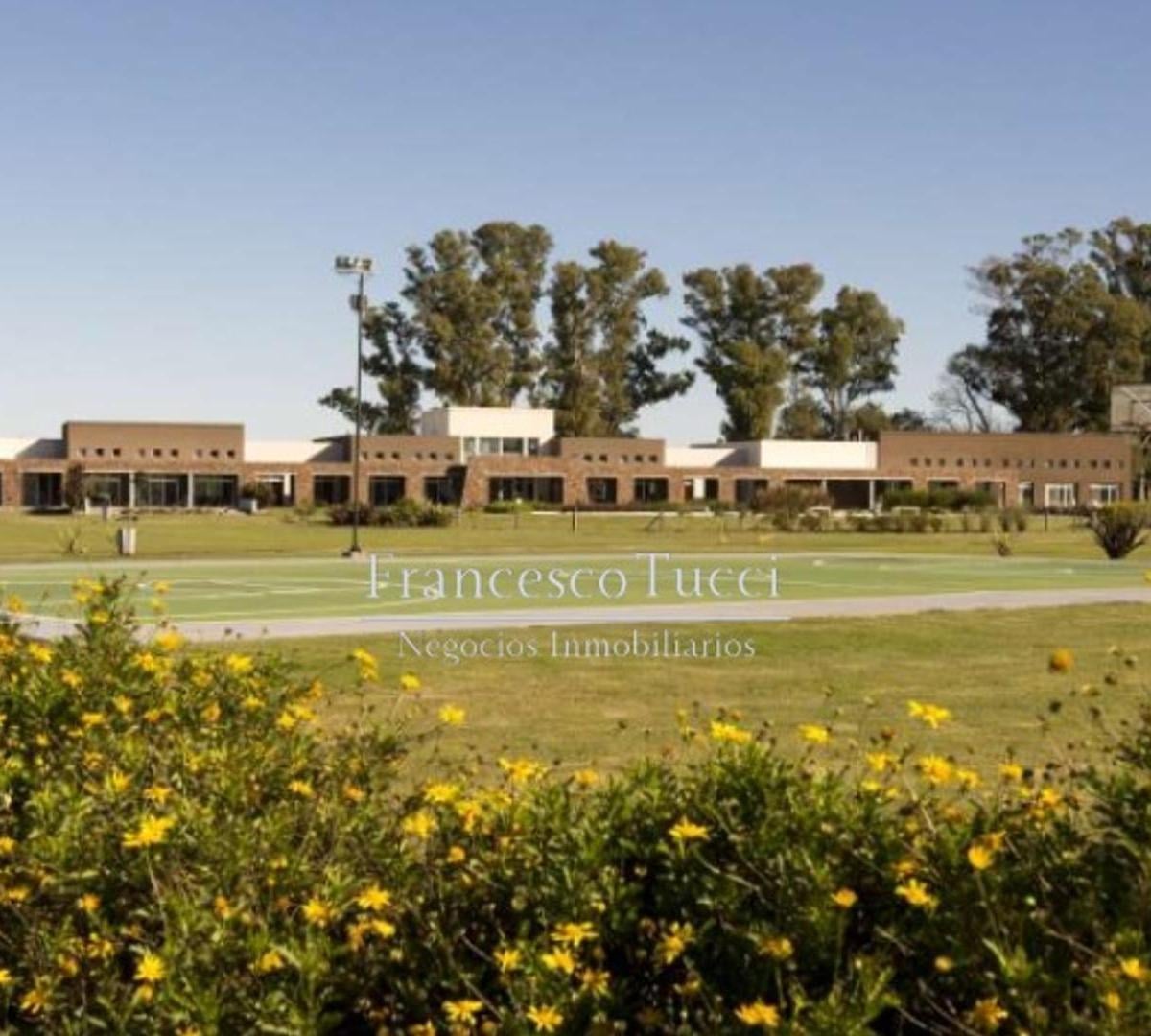 Lote central en venta Campos de Roca II