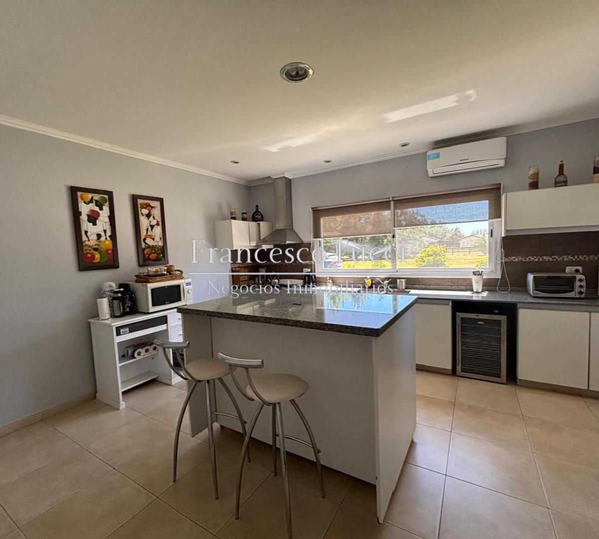 Foto de Casa en venta 8 ambientes Estancia Las Lilas, imagen 4