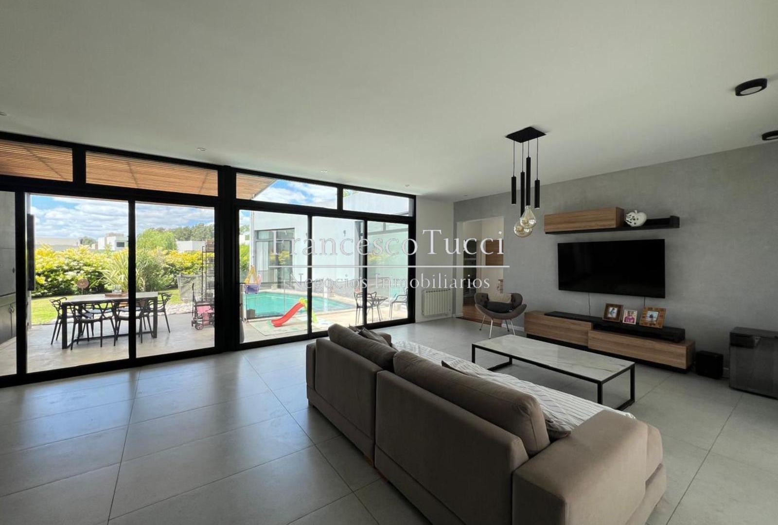 Foto de Casa en venta 4 ambientes con pileta en Fincas de Álvarez, imagen 4
