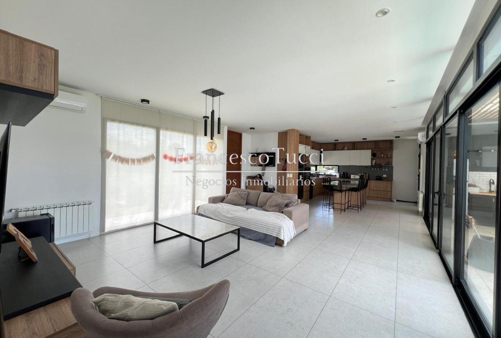 Foto de Casa en venta 4 ambientes con pileta en Fincas de Álvarez, imagen 2