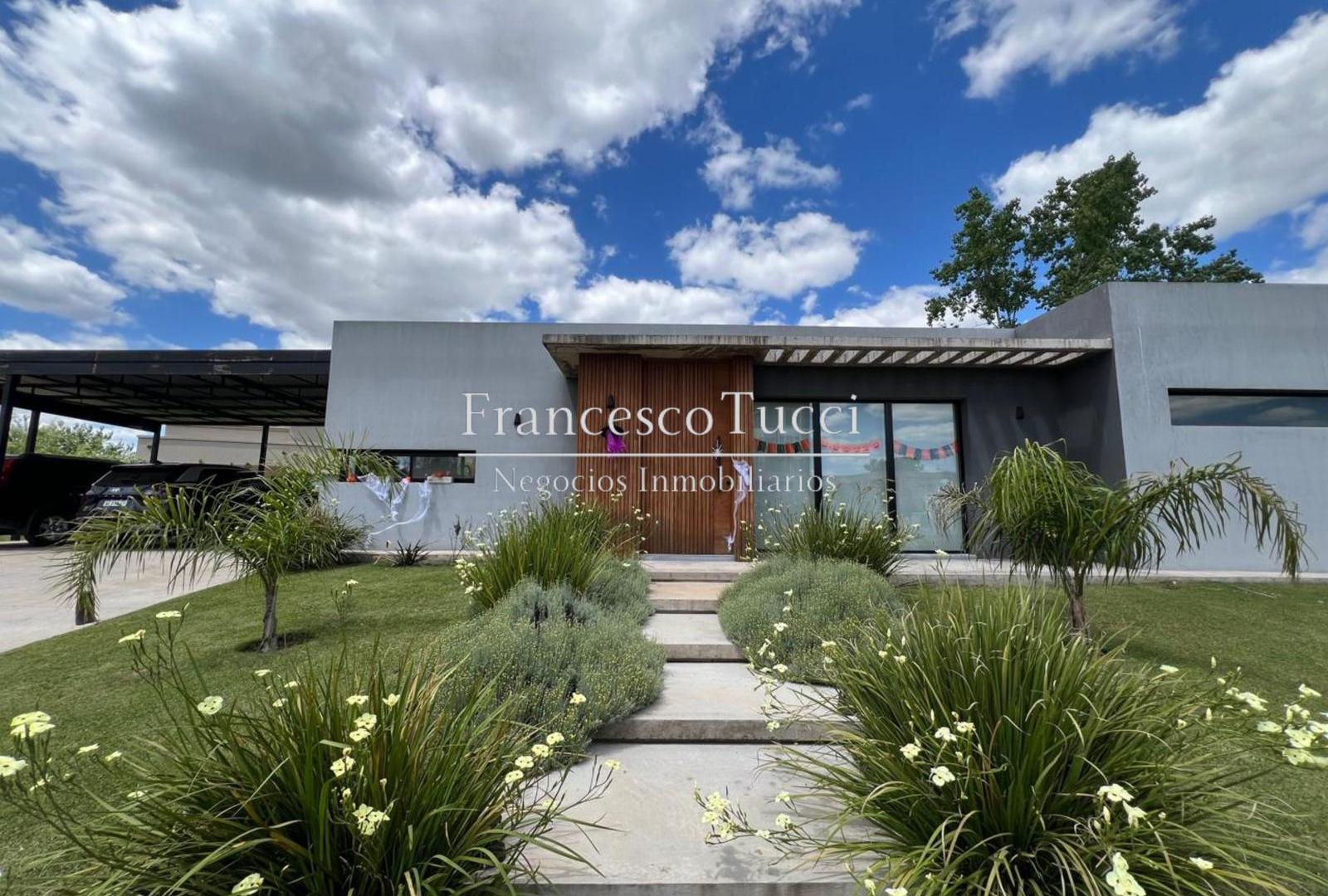 Casa en venta 4 ambientes con pileta en Fincas de Álvarez