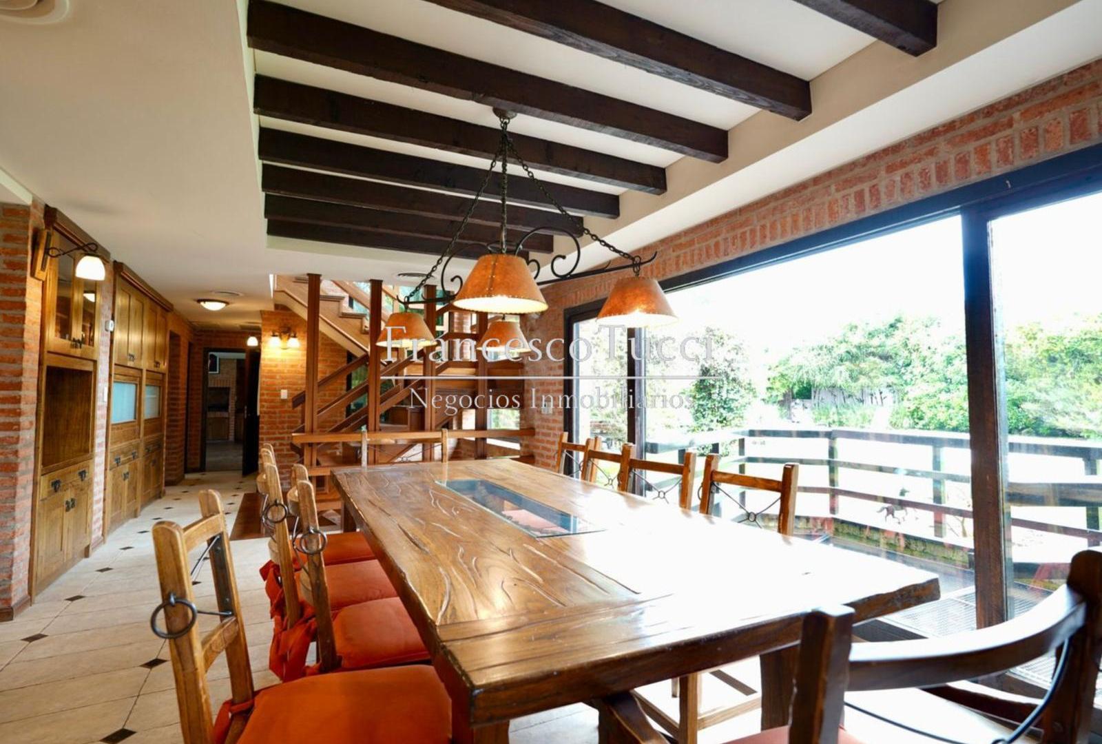 Foto de Casa en venta 9 ambientes con pileta Campos de Álvarez, imagen 3