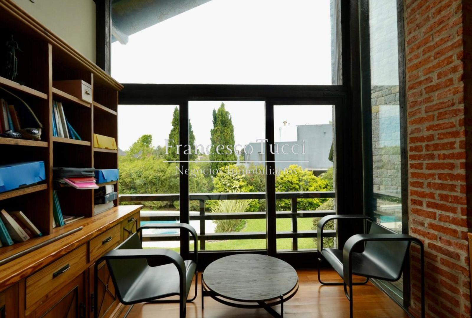Casa en venta 9 ambientes con pileta Campos de Álvarez