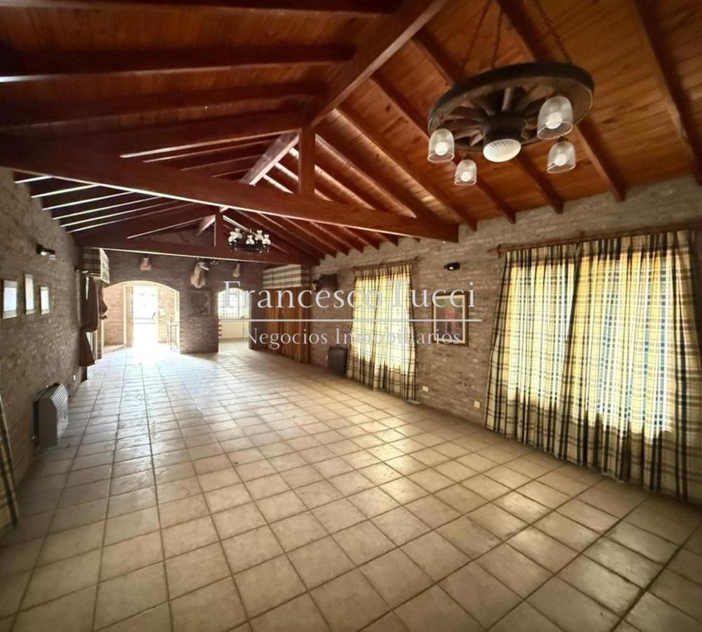 Casa quinta en venta 4 ambientes con pileta Moreno