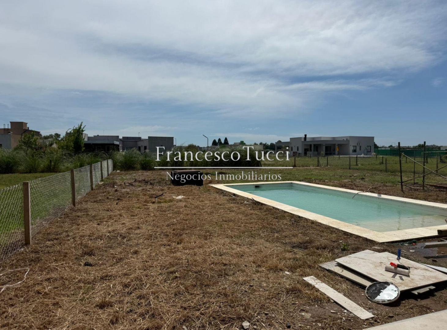 Casa en venta 4 ambientes con pileta en Los Juncos Luján