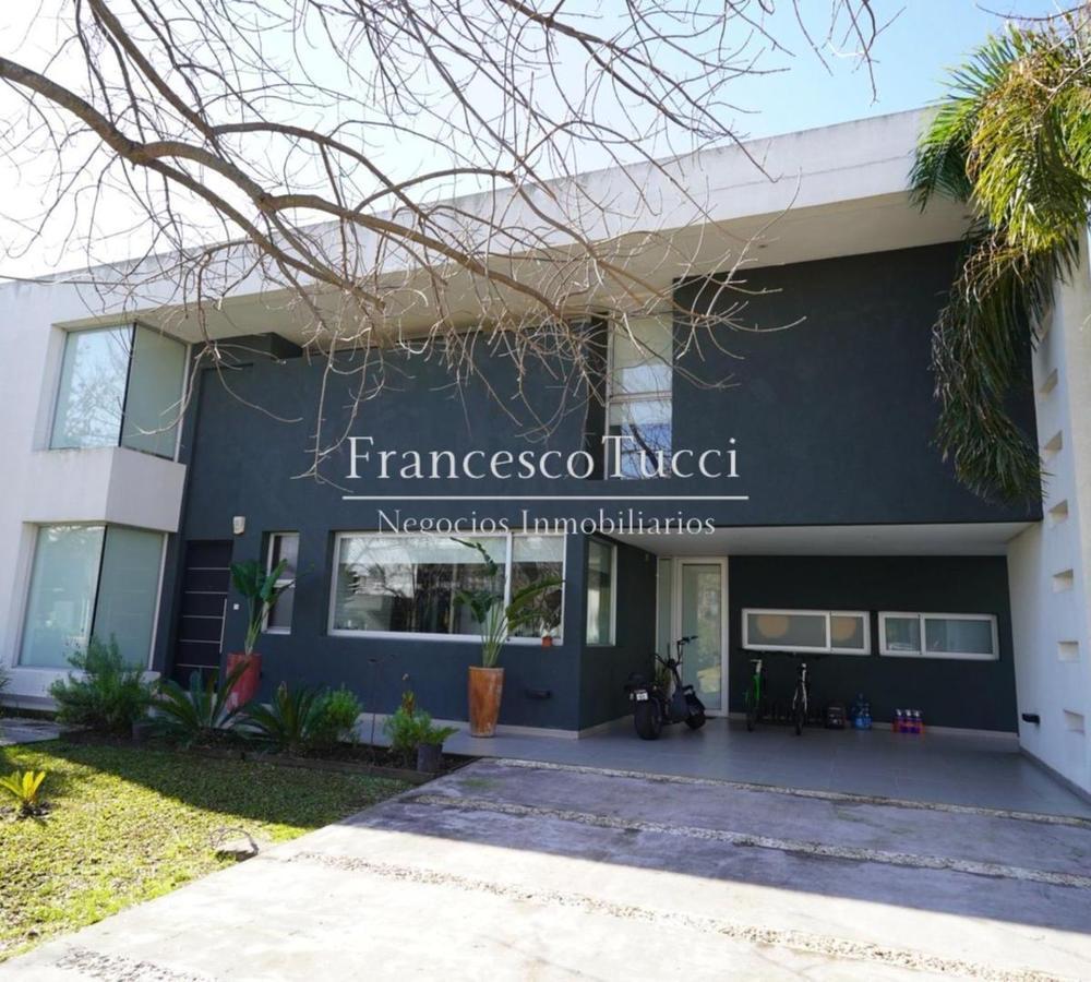 Casa en venta 6 ambientes en Country Terravista