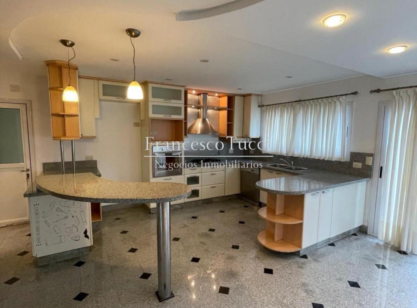 Foto de Casa 5 ambientes en venta con pileta en Campos De Álvarez, imagen 3