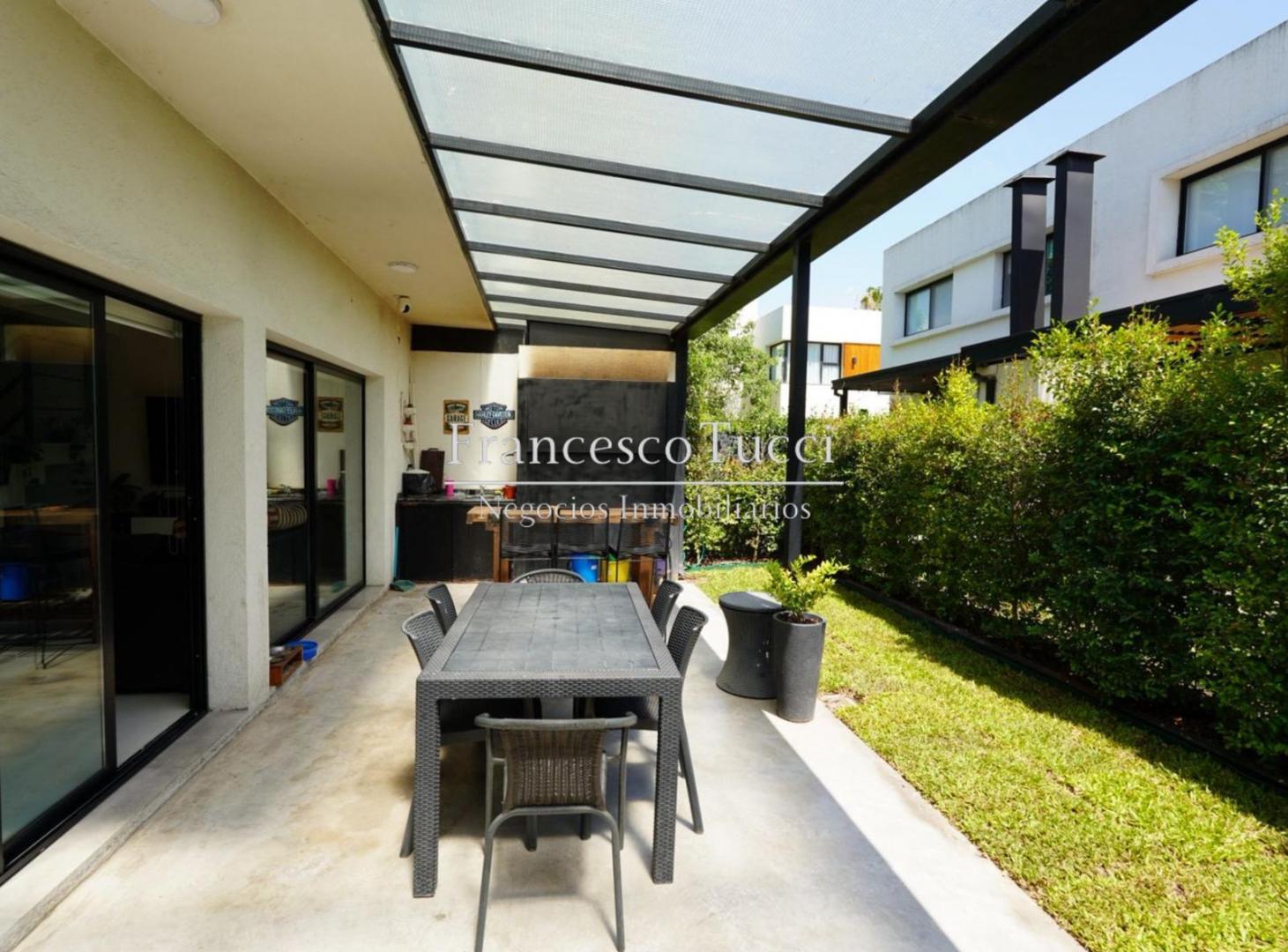 Casa tipo condominio en venta 4 ambientes en Ituzaingó