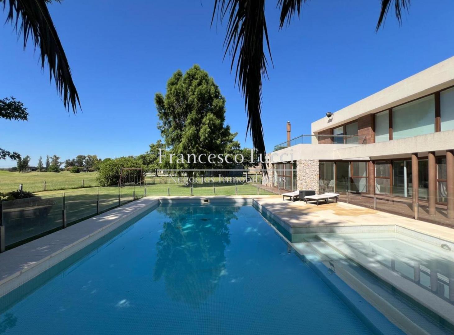 Casa en venta 5 ambientes con vista al golf en El Nacional Club De Campo