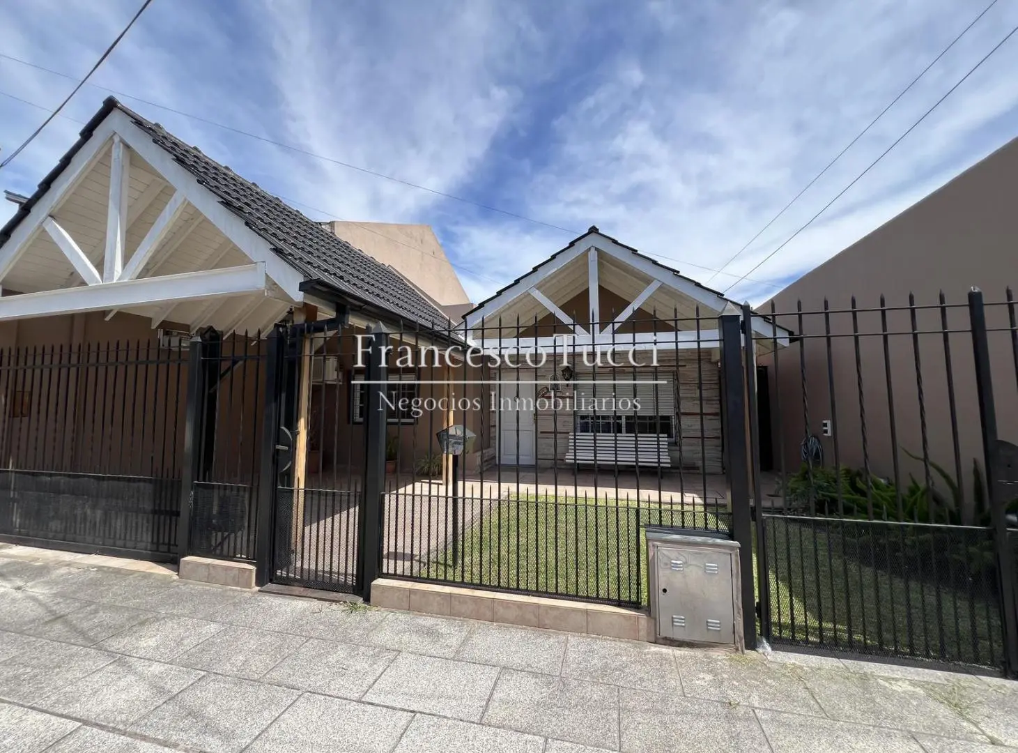 Casa tipo chalet en venta 3 ambientes en Castelar Norte 1