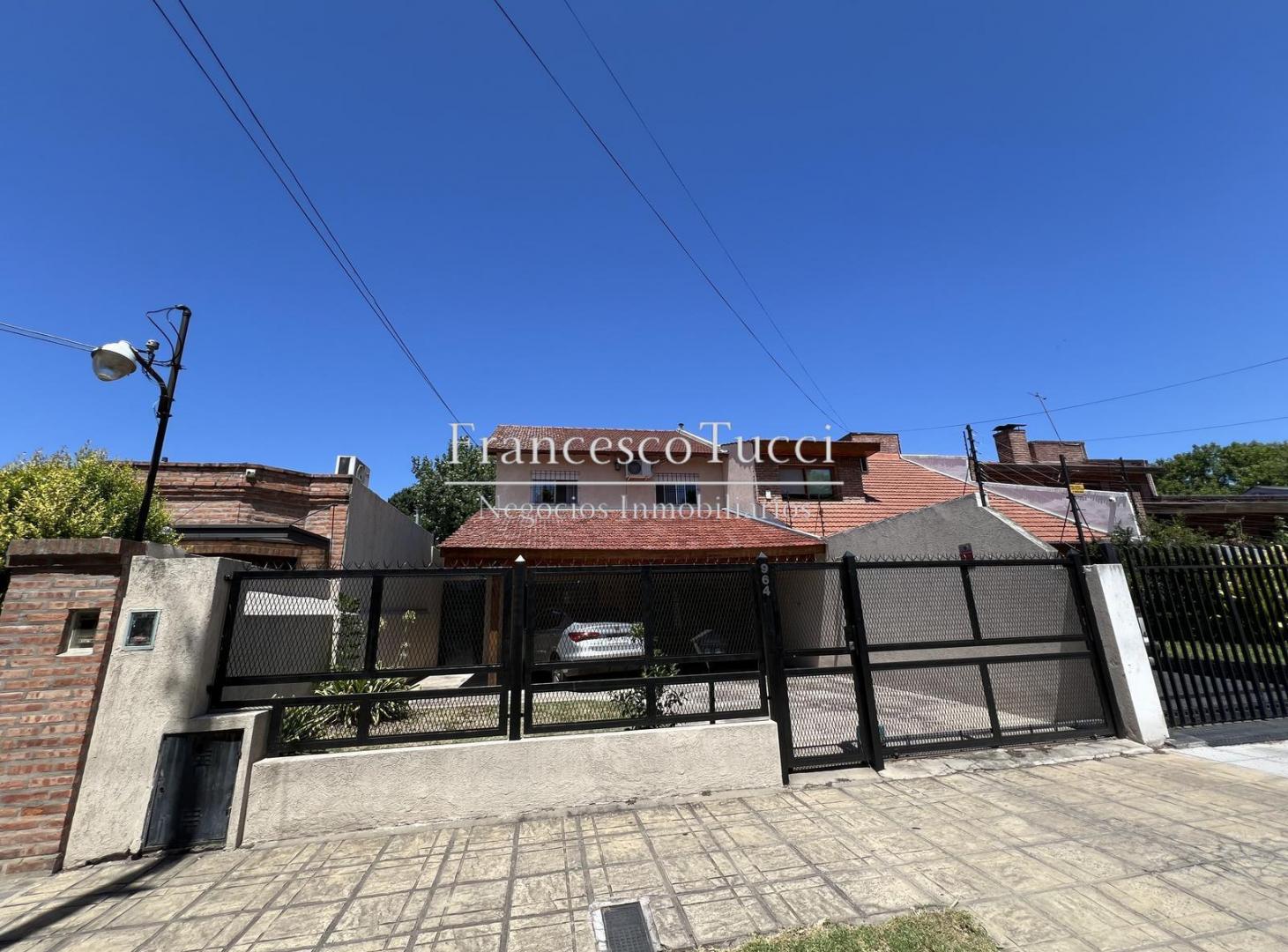 Casa en venta 5 ambientes con pileta en Ituzaingó