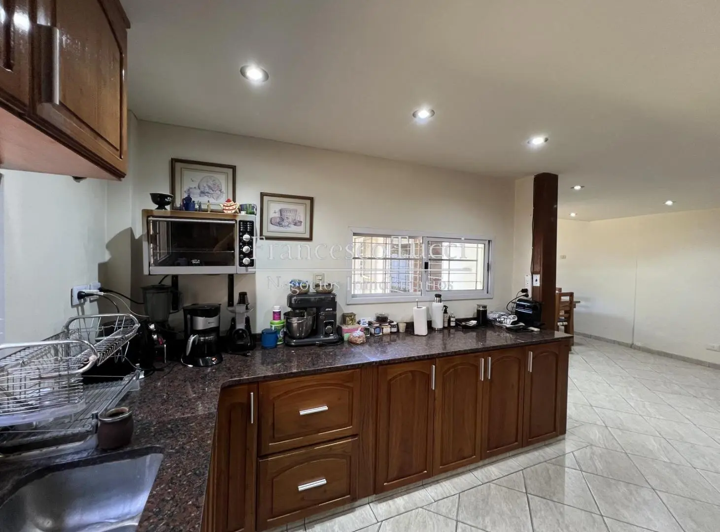 Casa en venta 5 ambientes con pileta en Ituzaingó 4