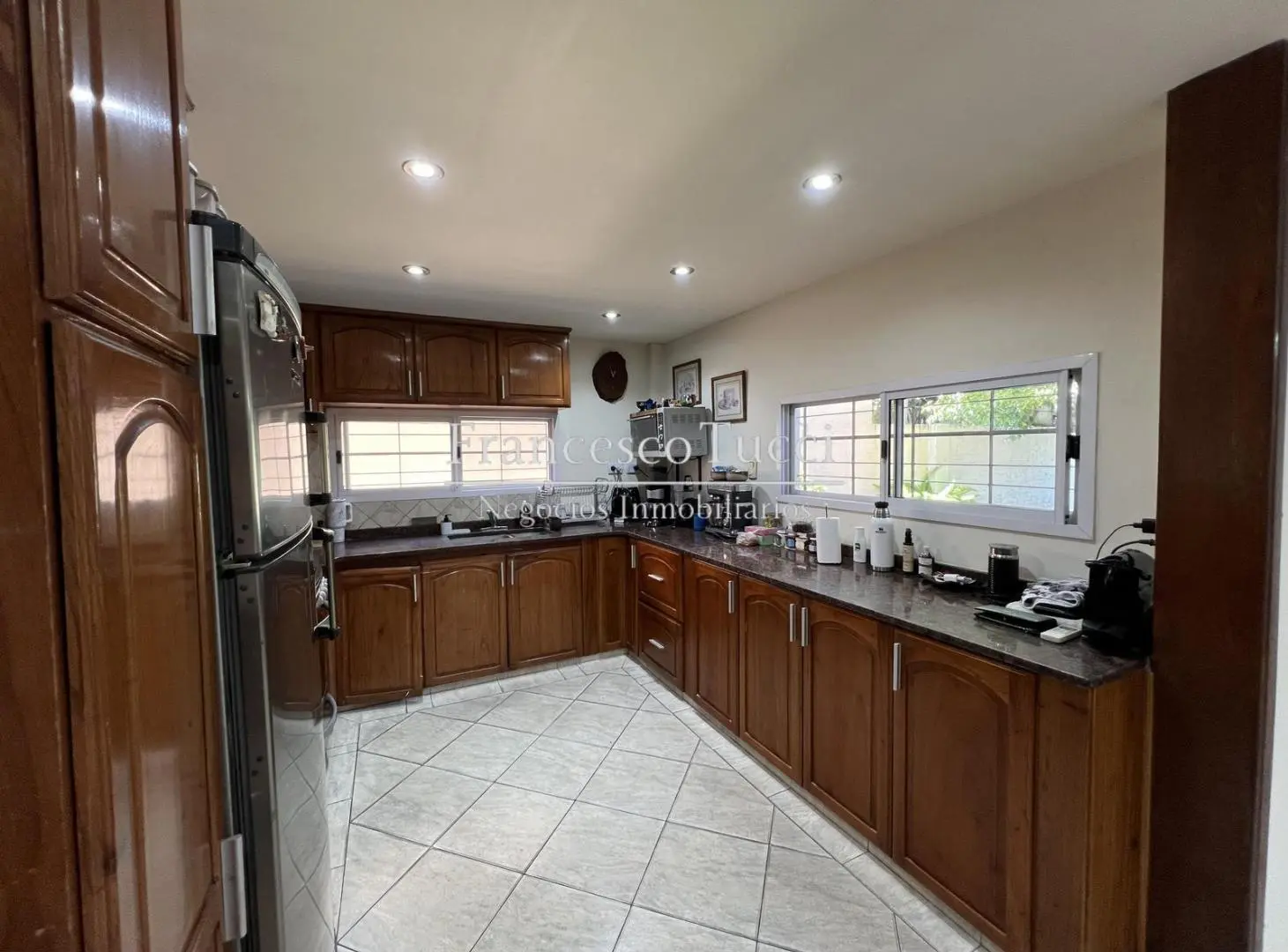 Casa en venta 5 ambientes con pileta en Ituzaingó 3