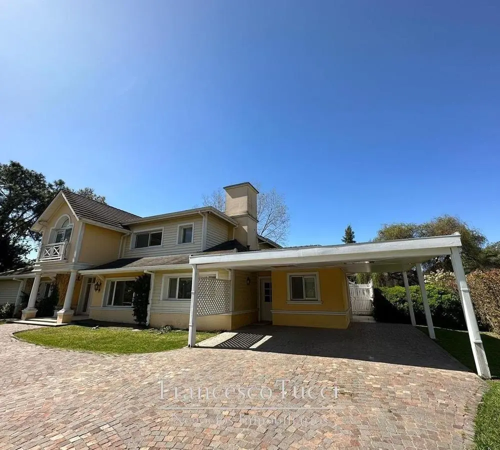 Casa en Venta y alquiler anual en San Diego con piscina Lote central 3