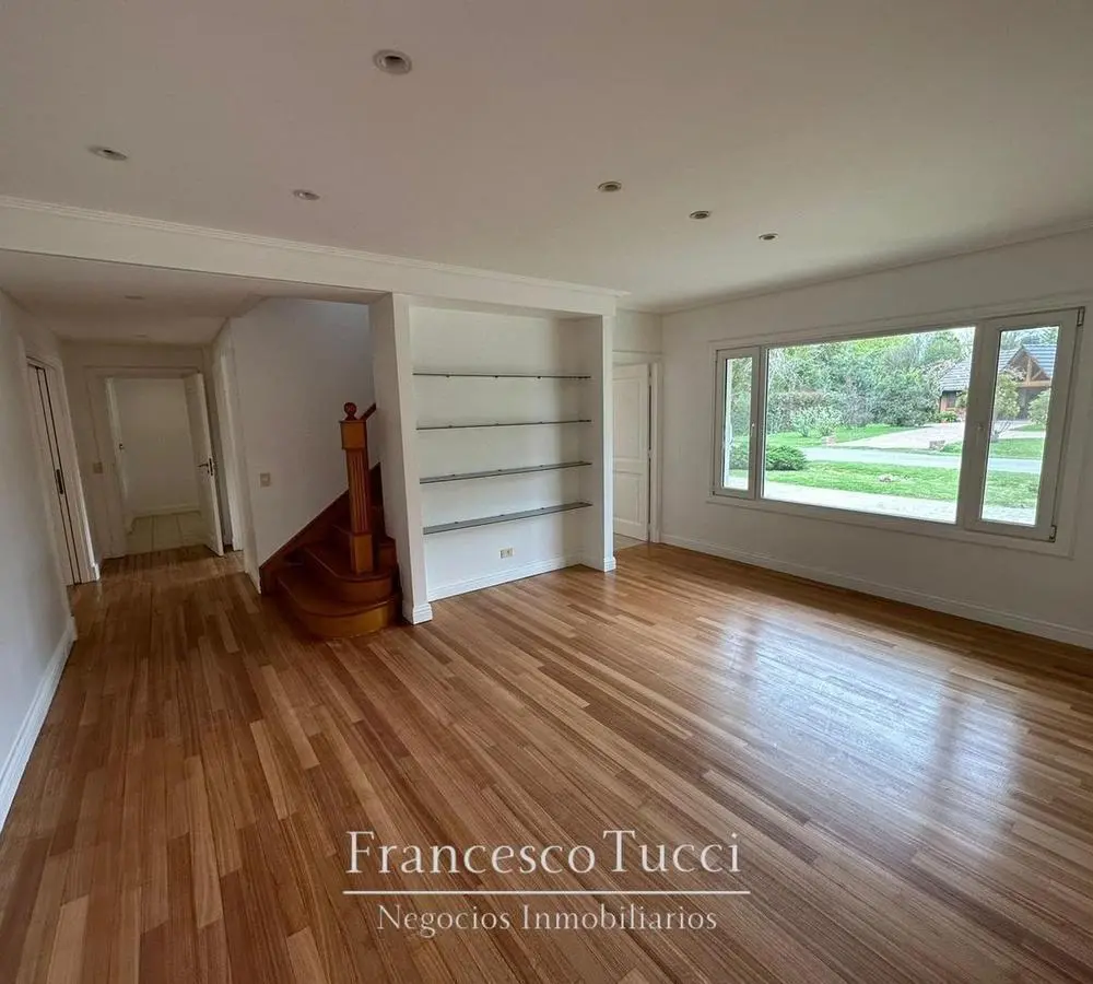 Casa en Venta y alquiler anual en San Diego con piscina Lote central 4