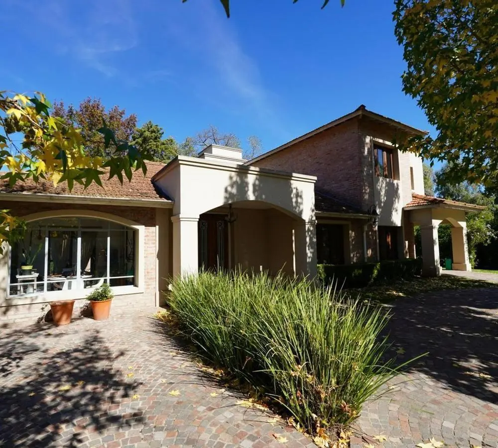 Casa en venta 4 ambientes Club de Campo La Tradición lote central con pileta 5