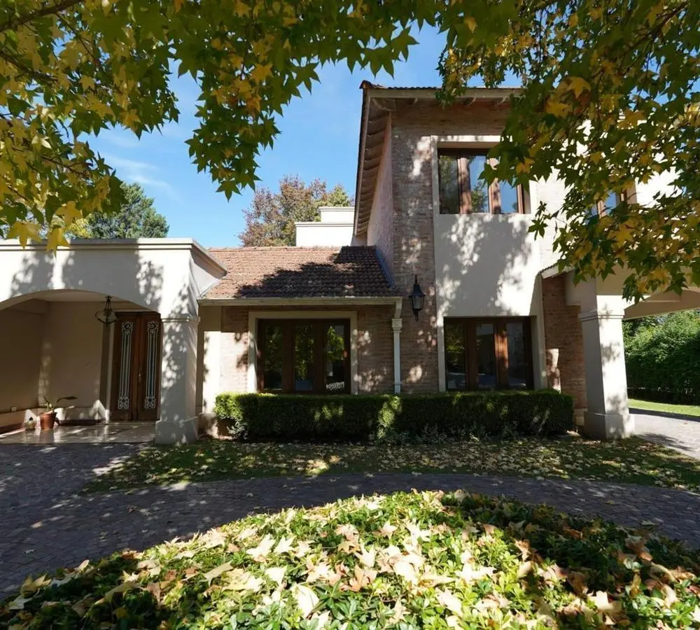 Casa en venta 4 ambientes Club de Campo La Tradición lote central con pileta 4