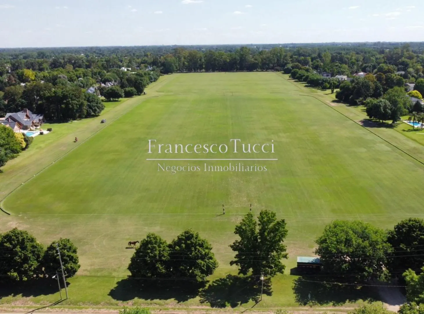 Terreno en venta lote central con vista y fondo al polo en San Diego C.C 5