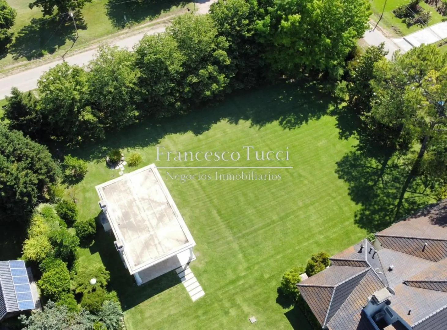 Terreno en venta lote central con vista y fondo al polo en San Diego C.C 3