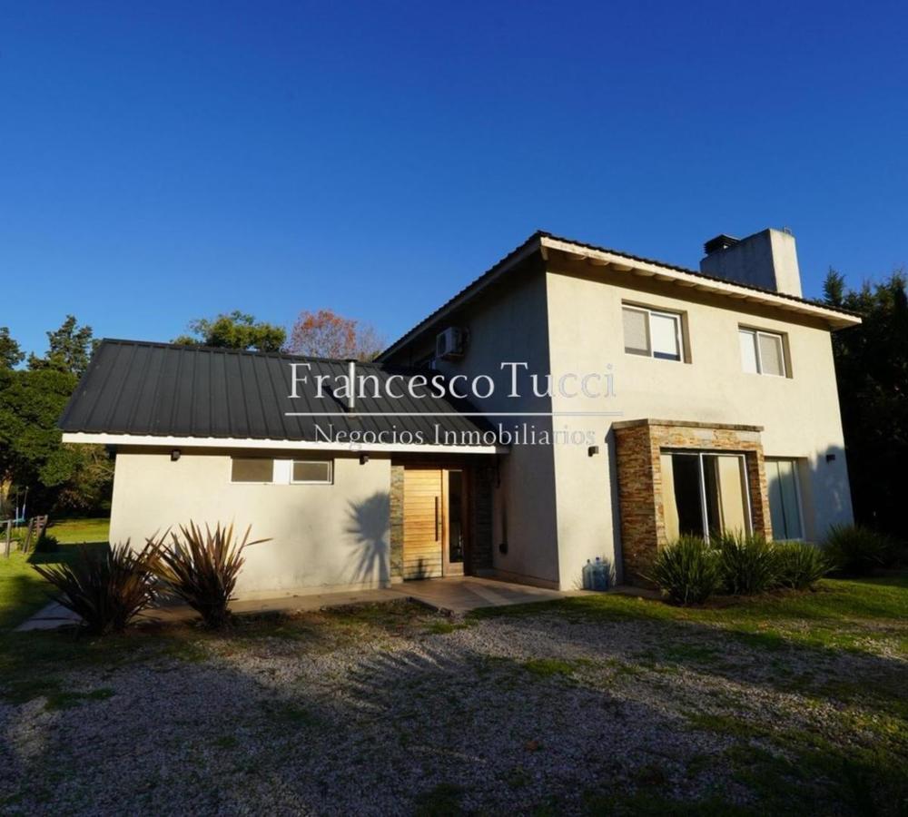 Casa en venta/alquiler 5 ambientes La Tradición