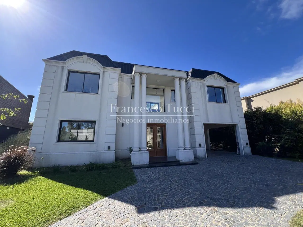 Casa en venta 5 ambientes en Weston 1