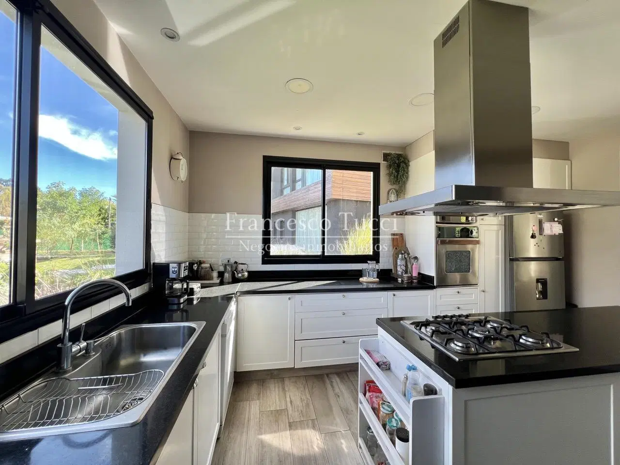 Casa en venta 5 ambientes en Weston 2