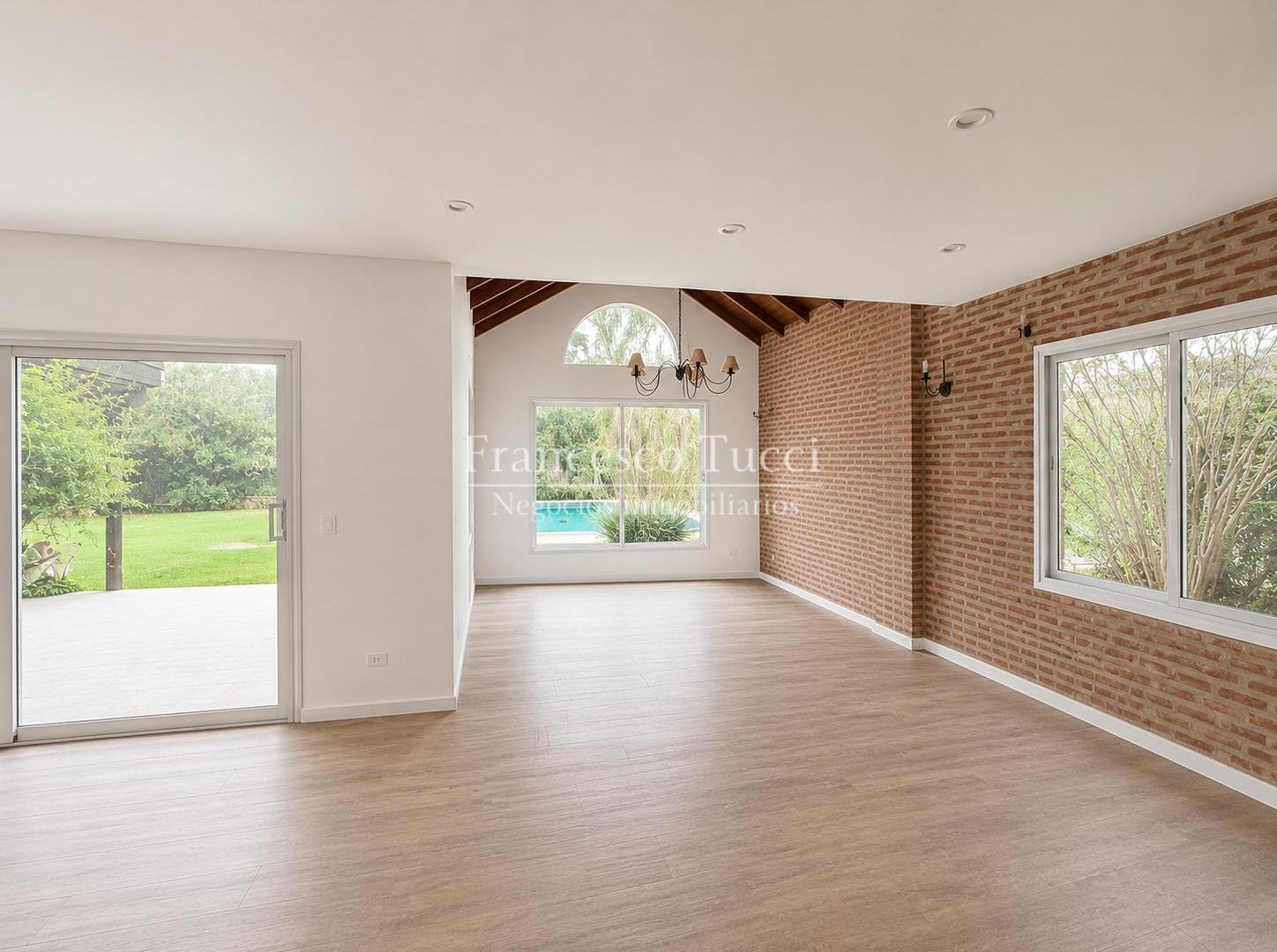 Foto de Casa en alquiler 5 ambientes con pileta Campos De Álvarez, imagen 1