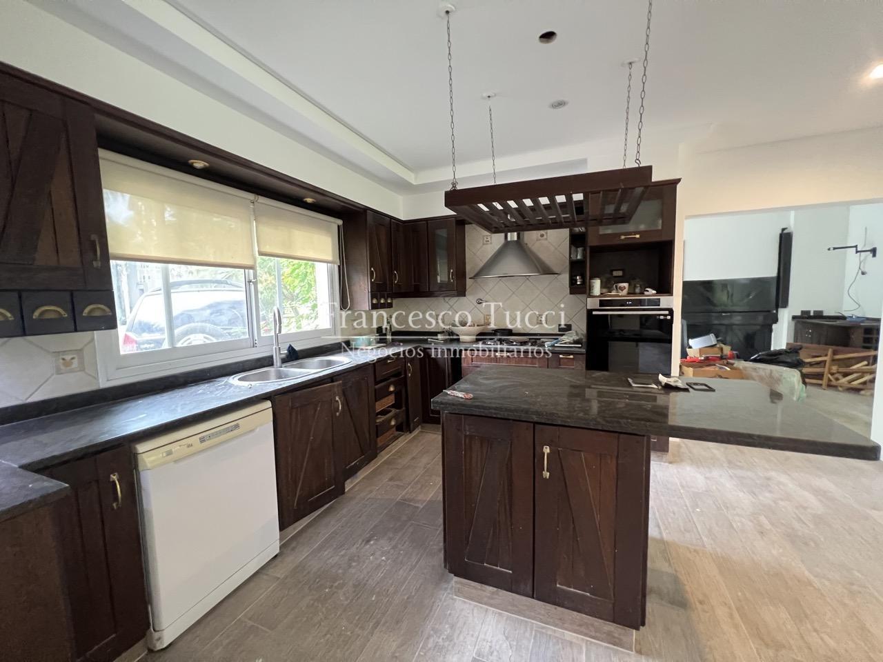 Foto de Casa en alquiler 5 ambientes con pileta Campos De Álvarez, imagen 5