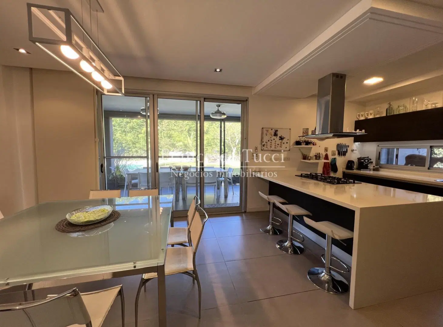 Casa en venta 6 ambientes con pileta en Campos De Álvarez 5