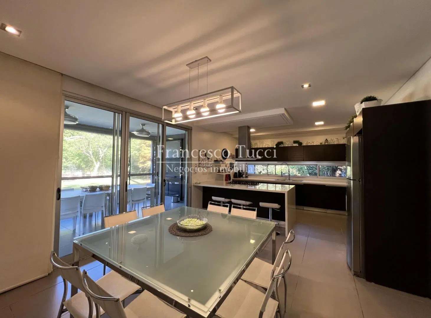 Casa en venta 6 ambientes con pileta en Campos De Álvarez 3