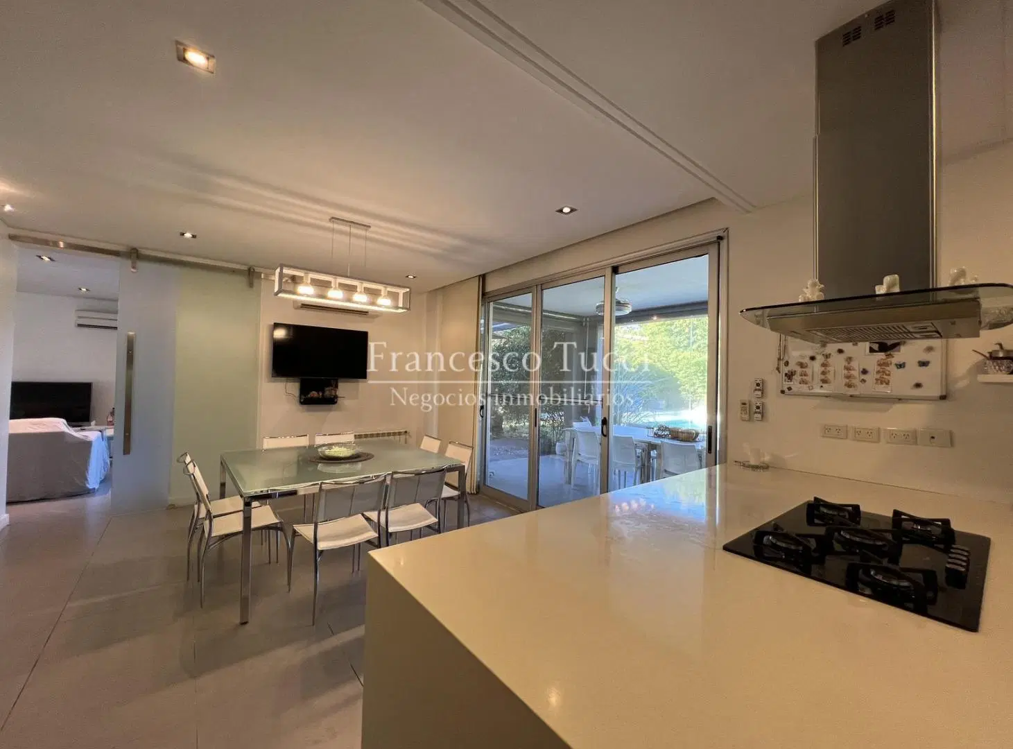Casa en venta 6 ambientes con pileta en Campos De Álvarez 4