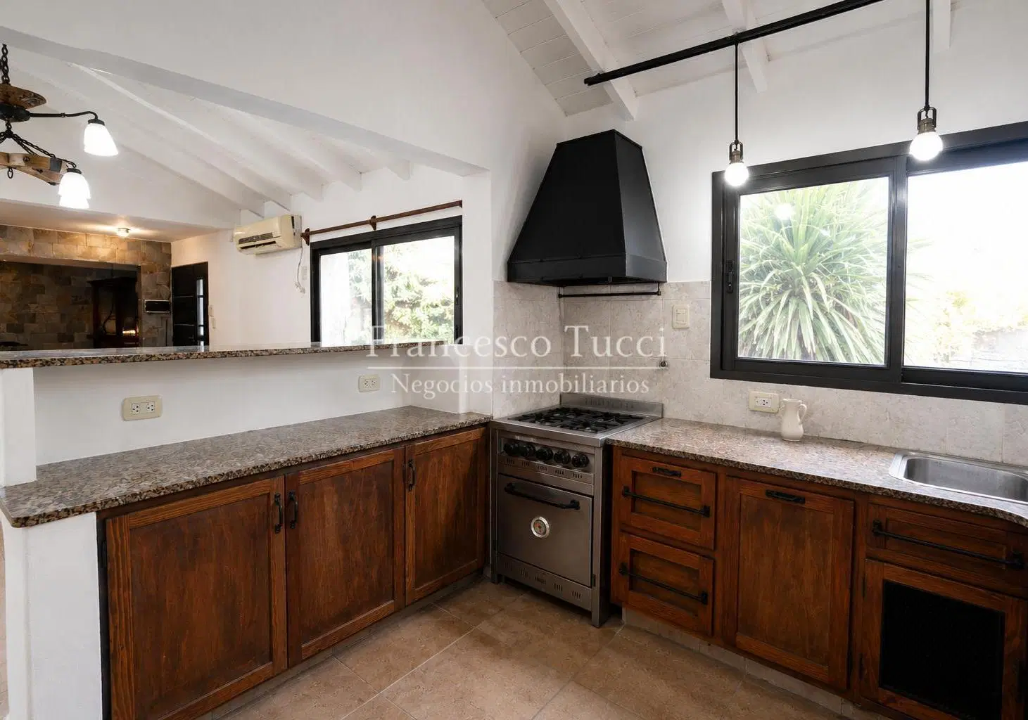Casa en alquiler 4 ambientes Country Las Lajas 5
