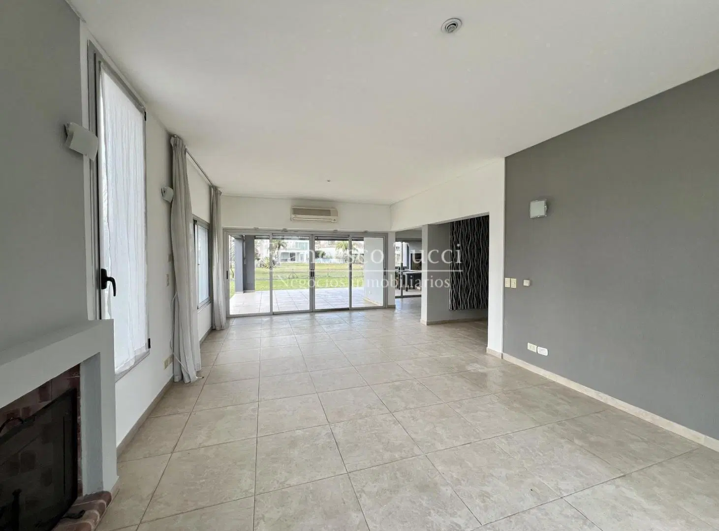 Casa en venta / alquiler 5 ambientes lote central en Terravista 5