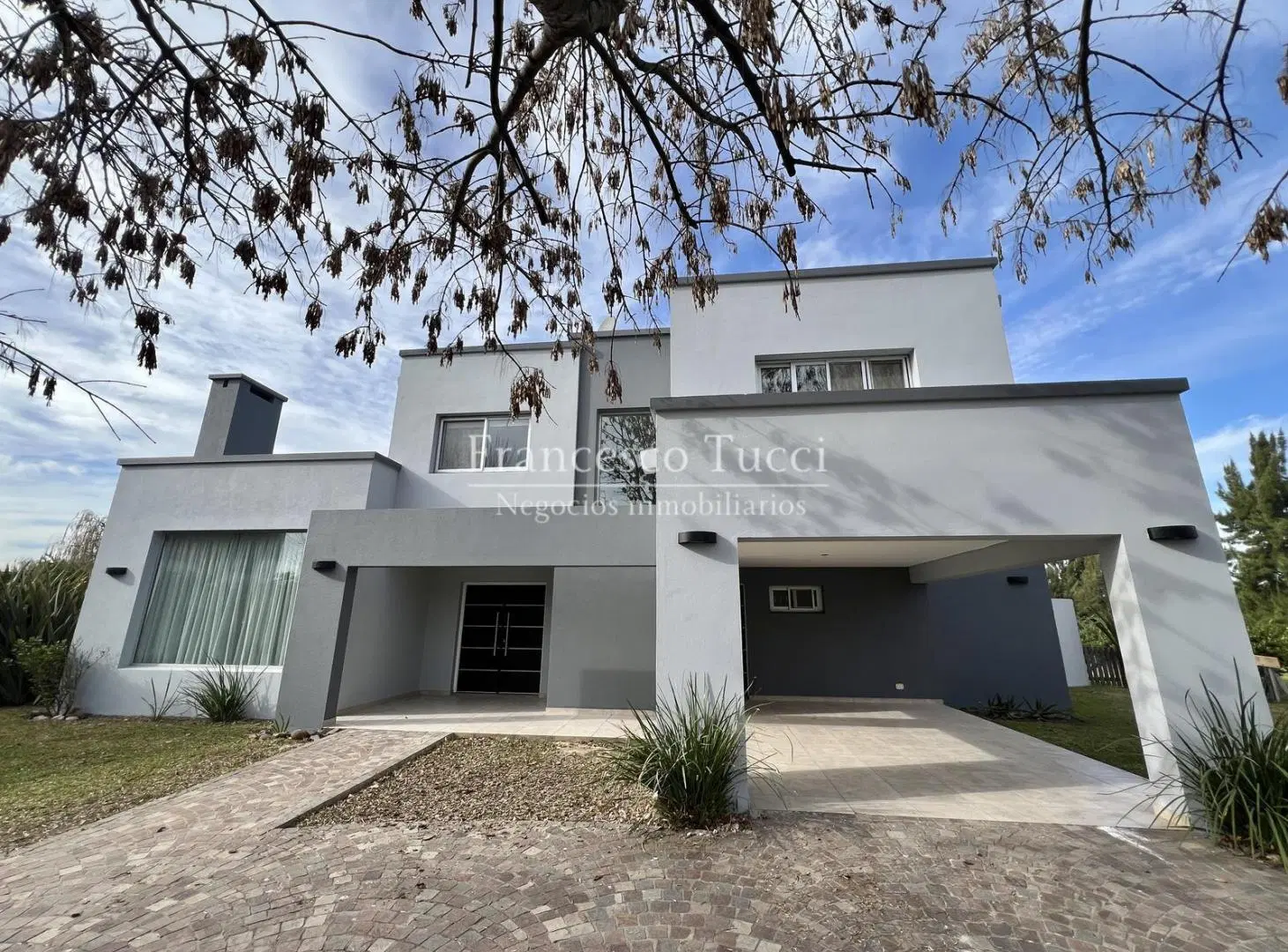 Casa en venta / alquiler 5 ambientes lote central en Terravista 3