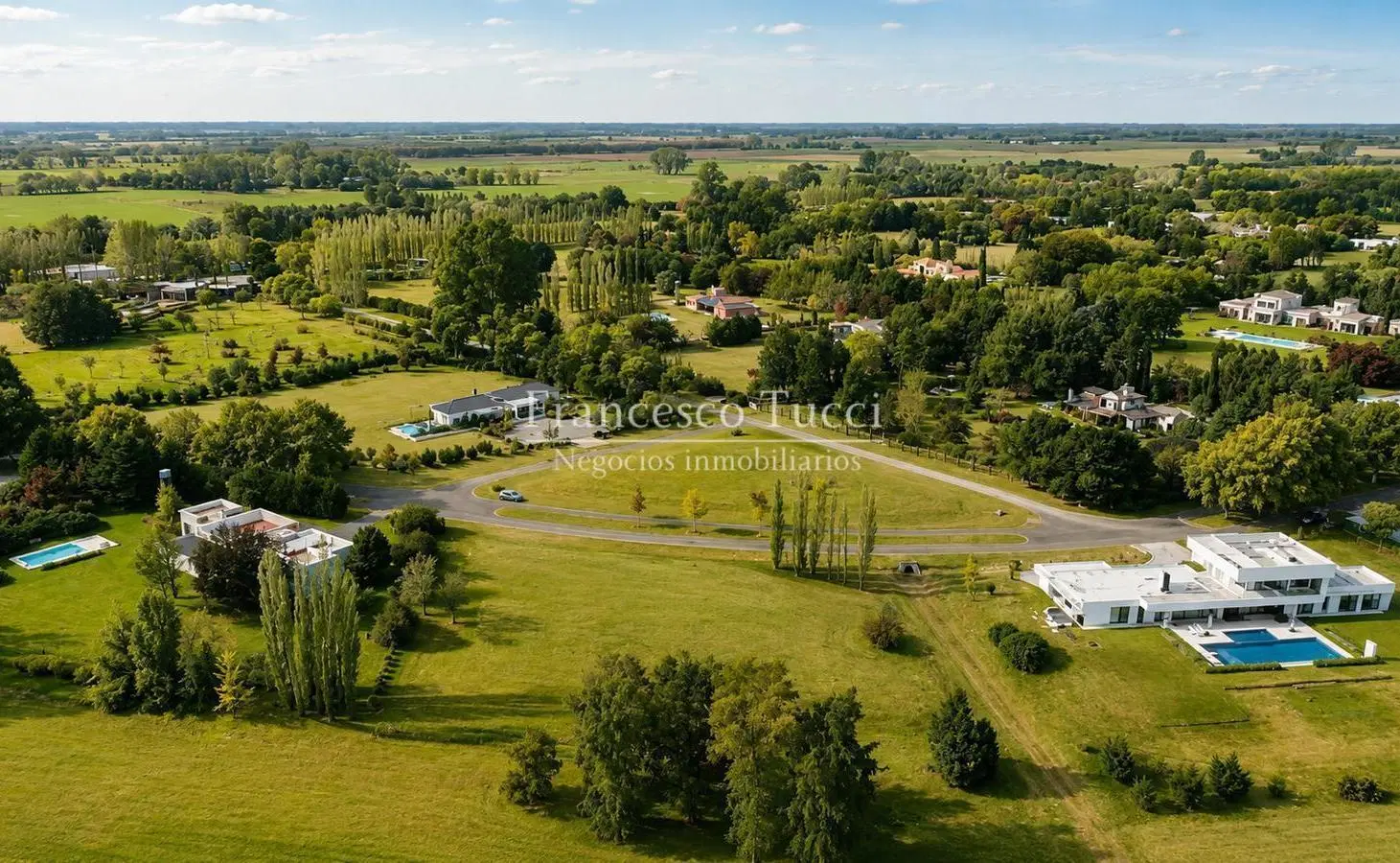 Terreno en venta en La Colina Villa de Campo Luján 2