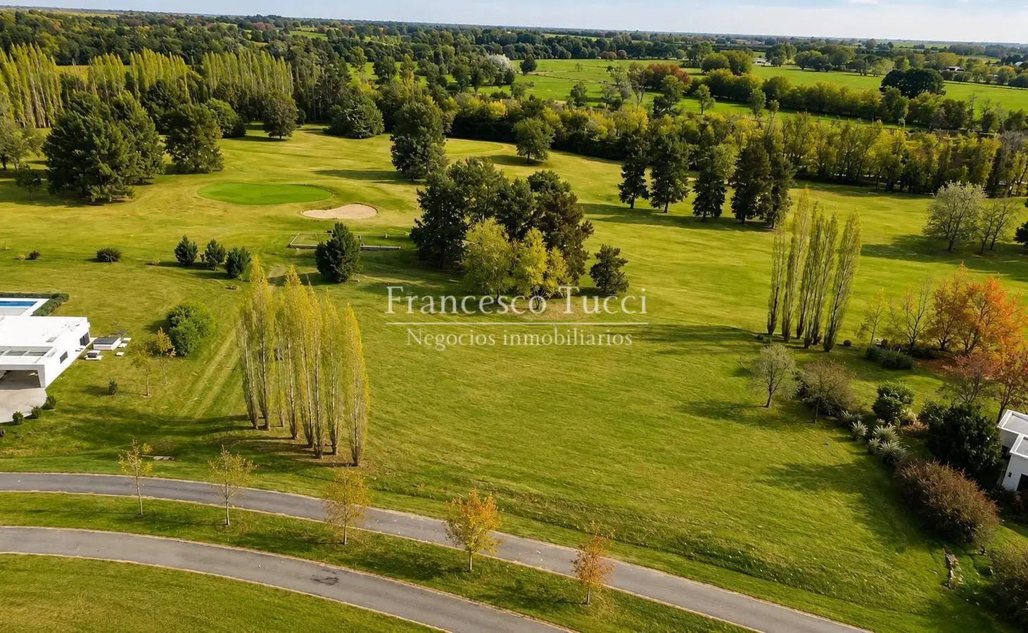 Terreno en venta en La Colina Villa de Campo Luján 5