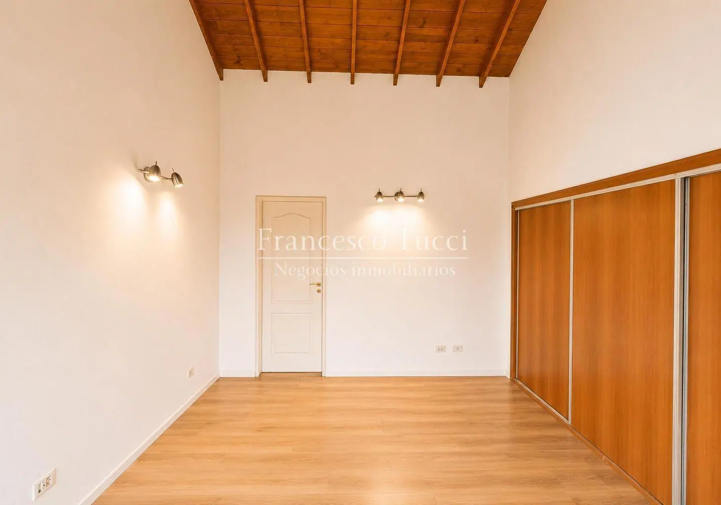 Casa en venta 9 ambientes en La Tradición 8