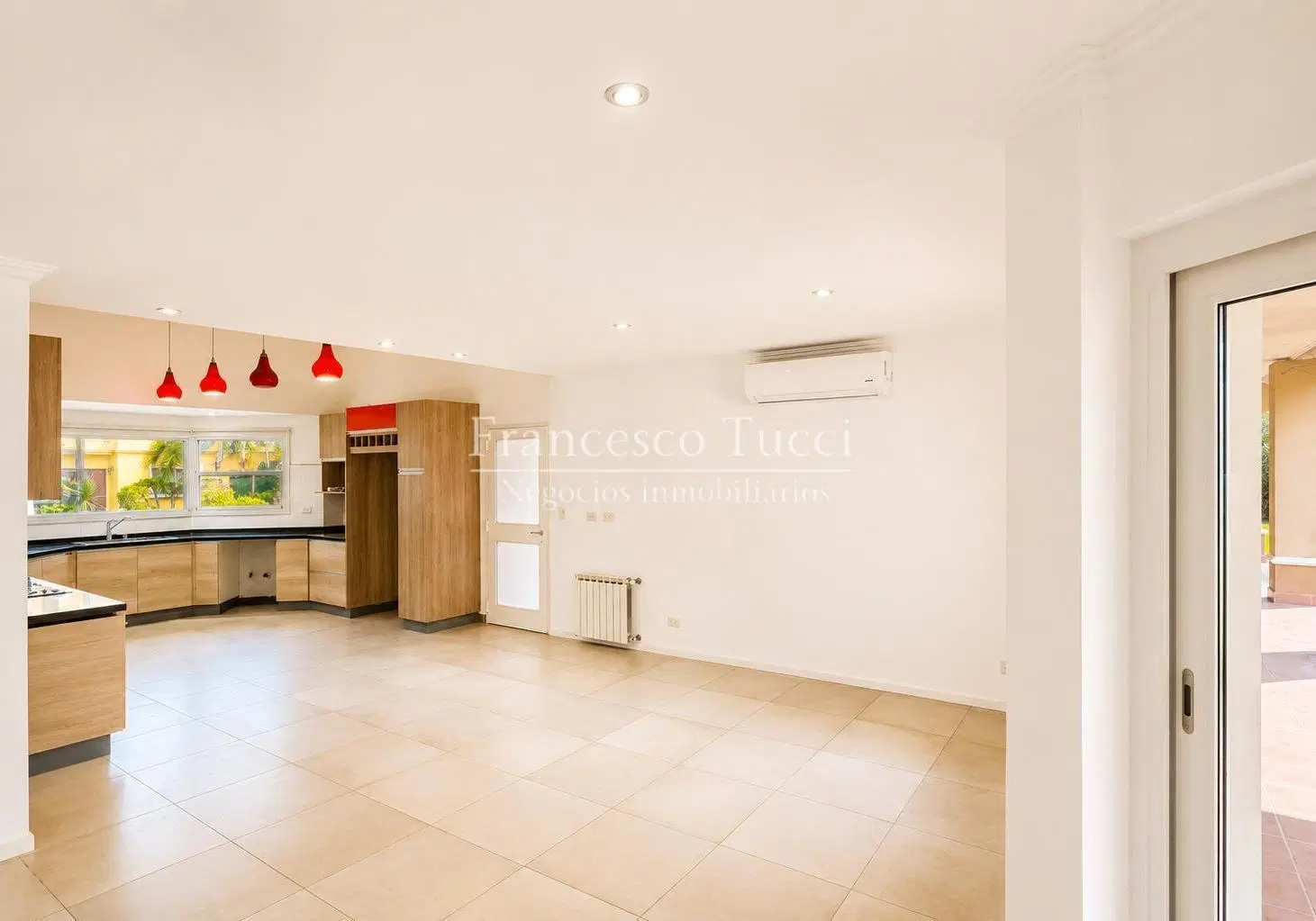 Casa en venta 9 ambientes en La Tradición 4