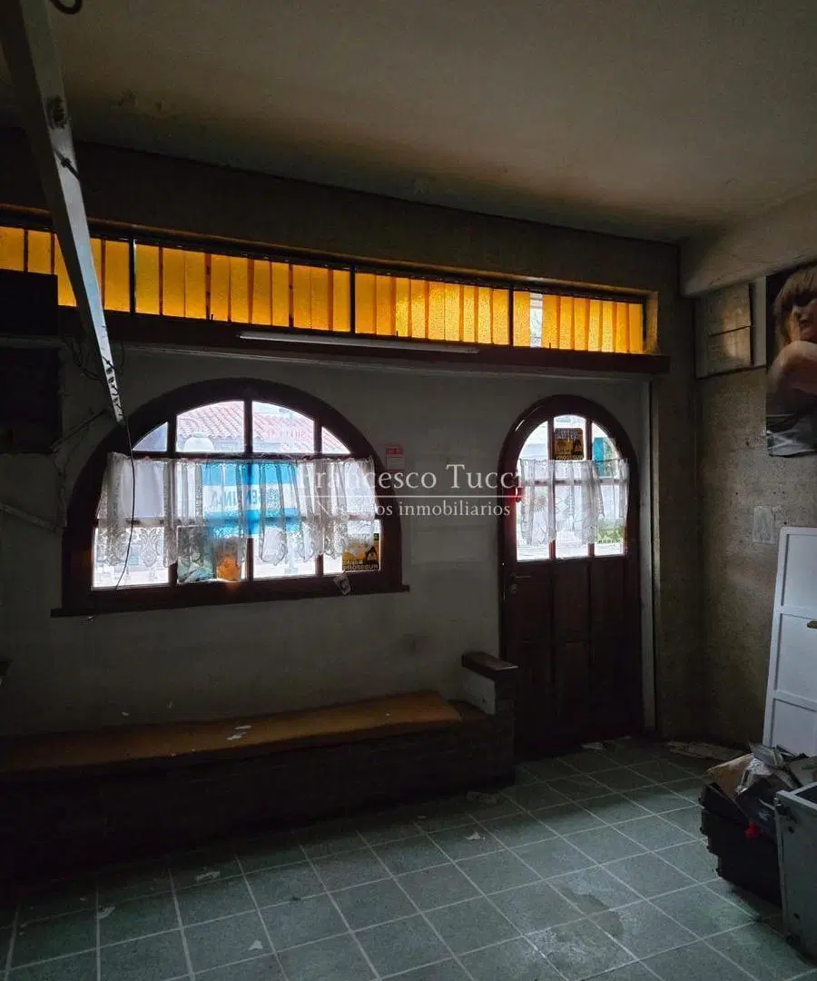 Local en venta en Villa Sarmiento 4