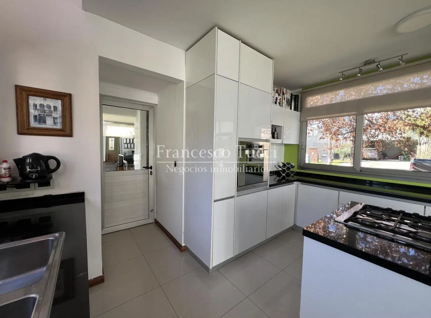 Casa en venta 5 ambientes en Weston 8