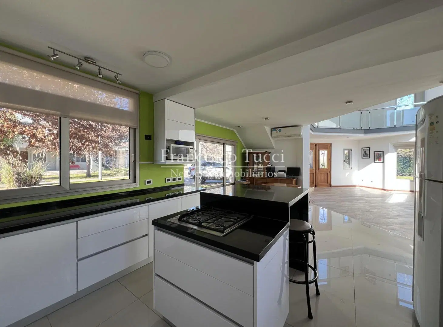 Casa en venta 5 ambientes en Weston 4