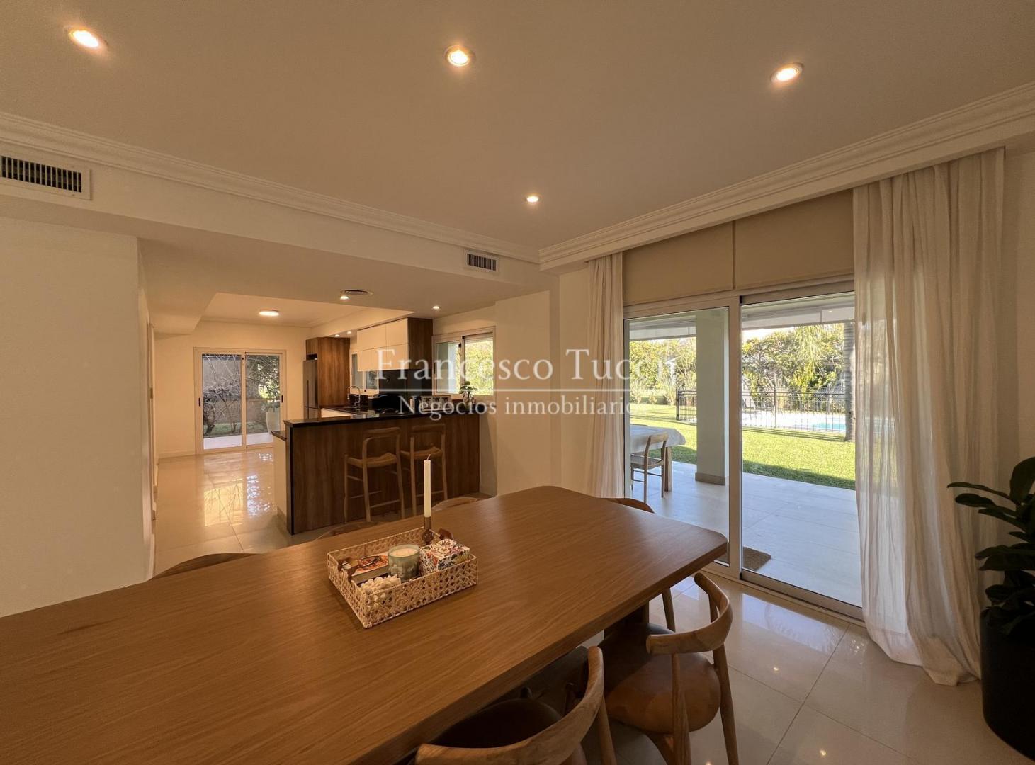 Foto de Casa en venta 6 ambientes lote central en Campos De Álvarez, imagen 1