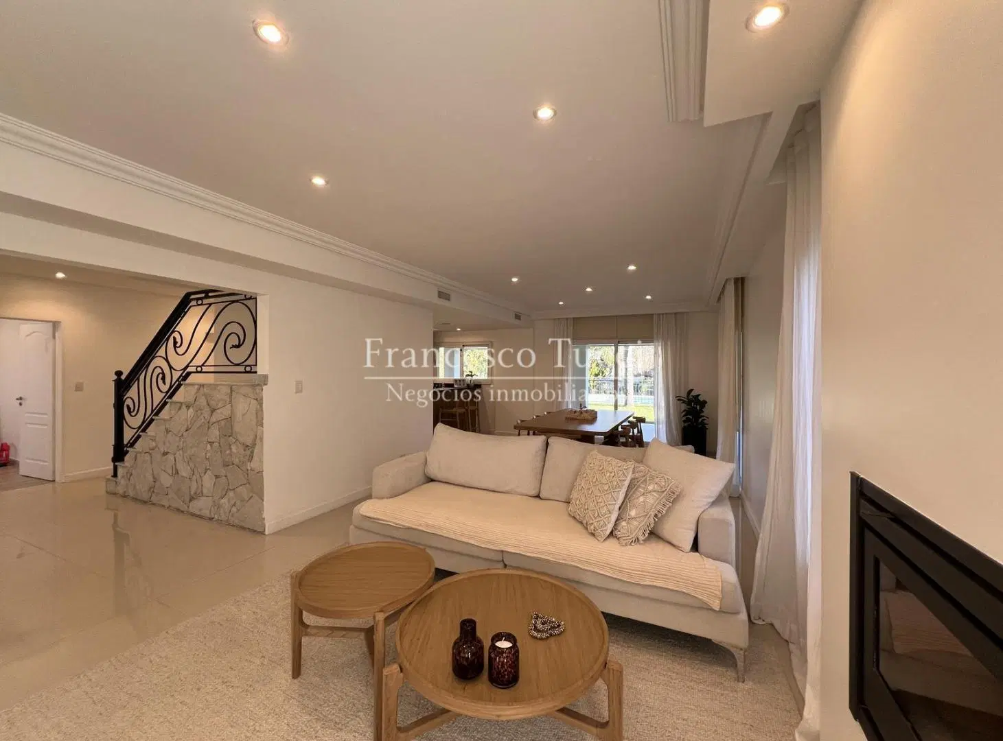 Casa en venta 6 ambientes lote central en Campos De Álvarez 4