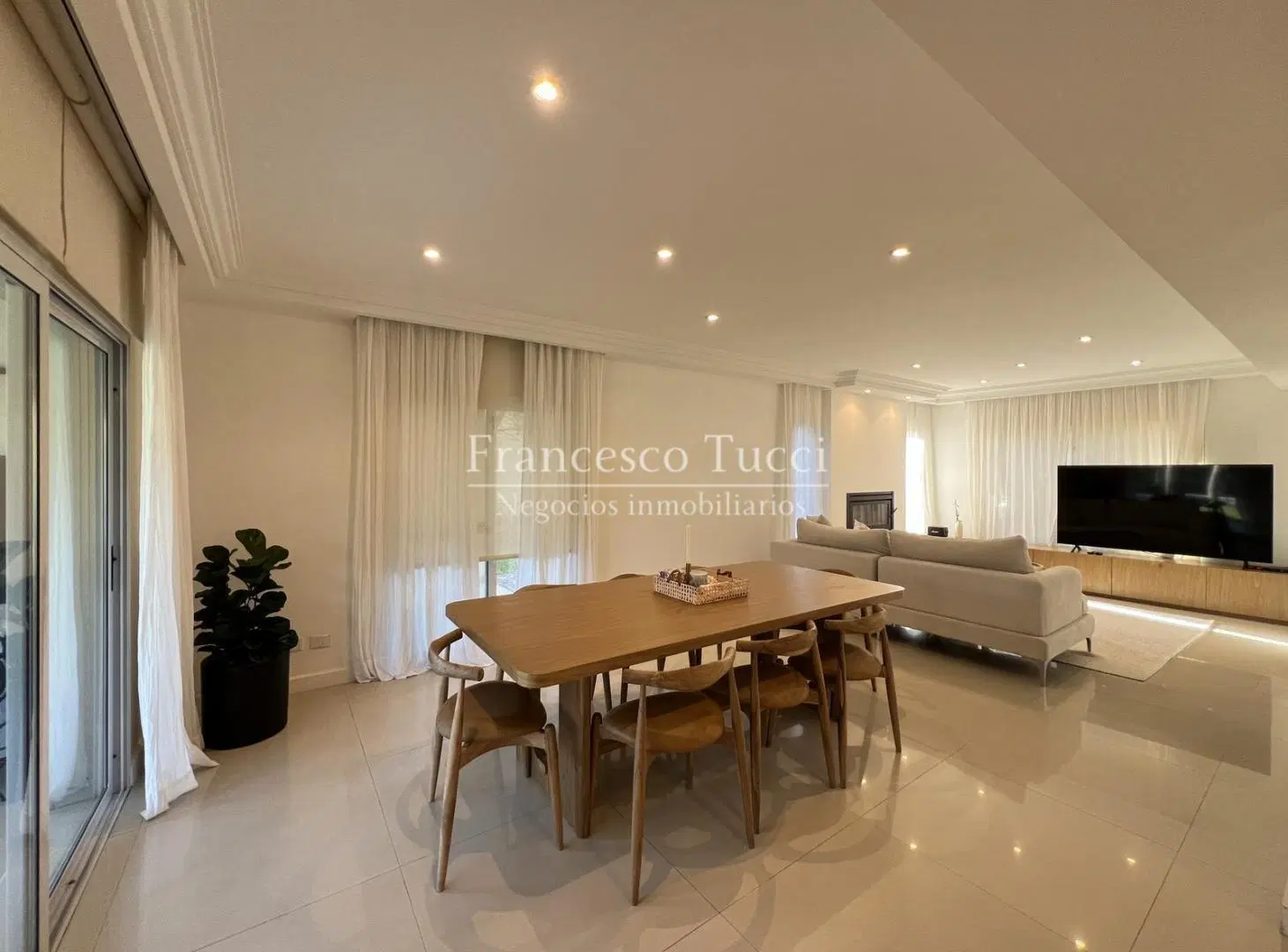 Casa en venta 6 ambientes lote central en Campos De Álvarez 8