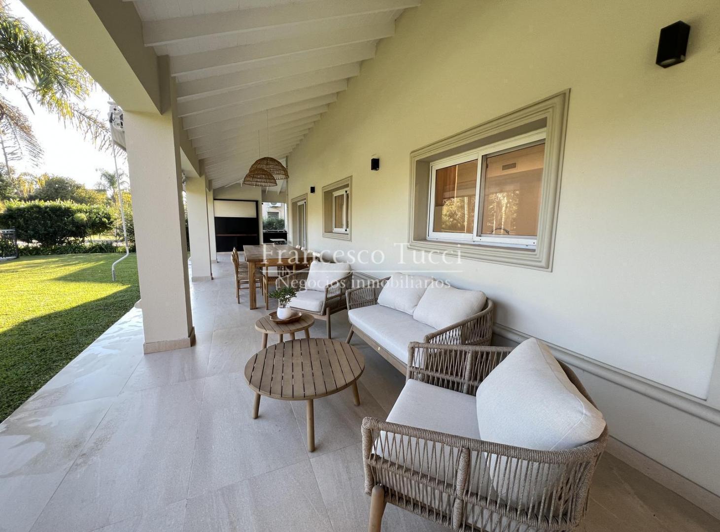Foto de Casa en venta 6 ambientes lote central en Campos De Álvarez, imagen 2